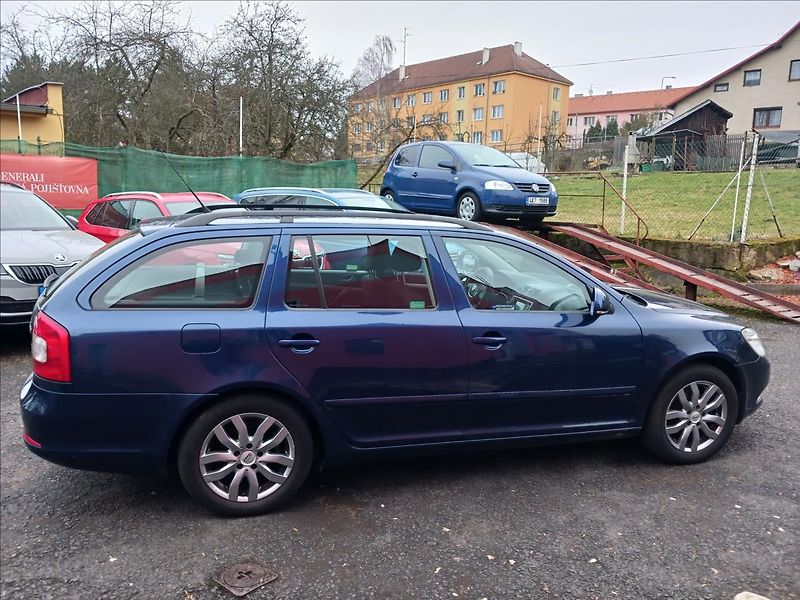 Škoda Octavia 1,6   TDI KOMBI 77KW AMBITION - fotka 7 z 20