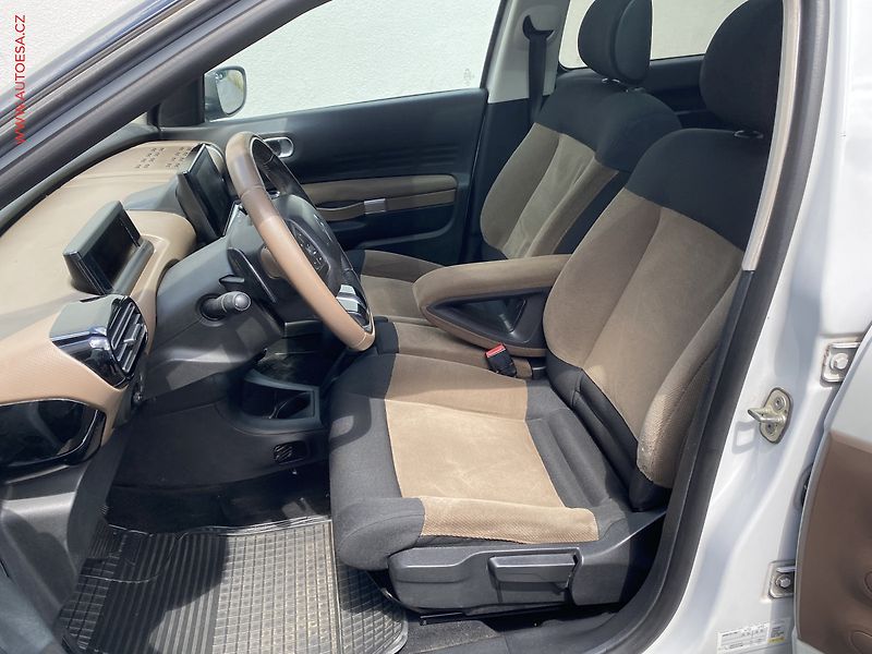Citroën C4 Cactus (2014) 1.6 HDi, Shine, AT, panor - fotka 9 z 20