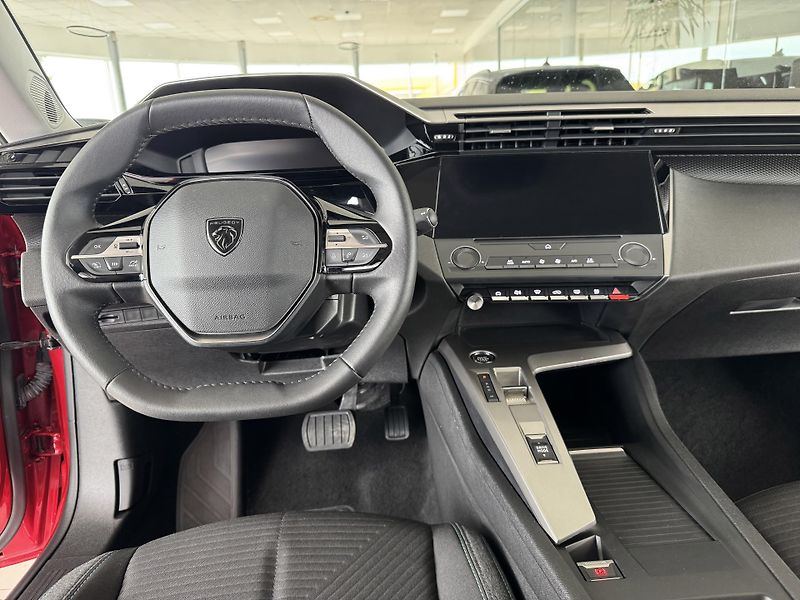 Peugeot 308 1,2PT 130*AT8*STYLE*Distronic - fotka 9 z 33
