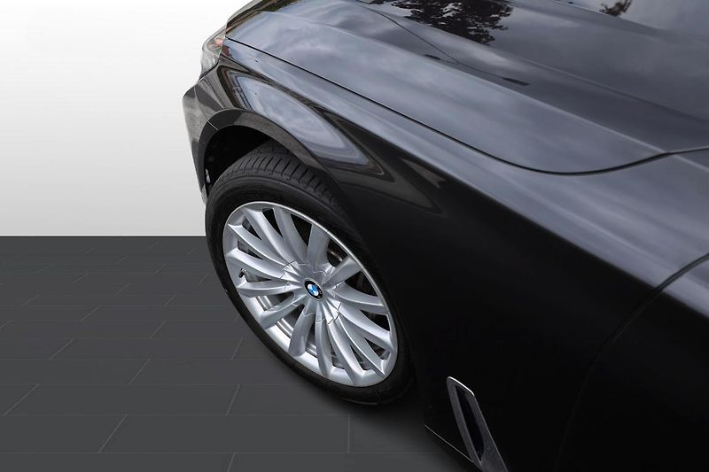BMW Řada 7 750Li xDrive - fotka 8 z 25