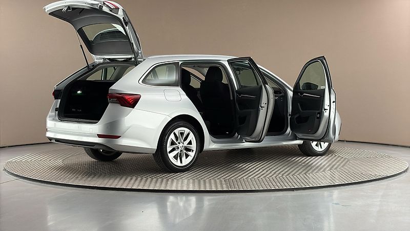 Škoda Octavia 2.0 TDI DSG Style Combi - fotka 6 z 25