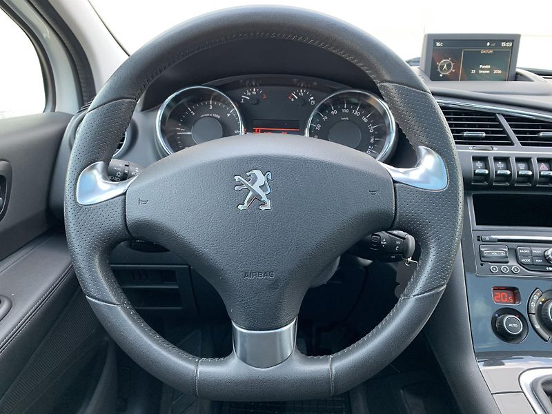 Peugeot 3008 ALLURE+ 1,6 BlueHDi 88kW - fotka 16 z 24