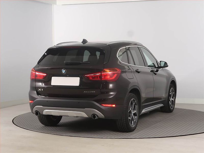 BMW X1 (2018) xDrive20i, 4X4, Automat - fotka 5 z 19