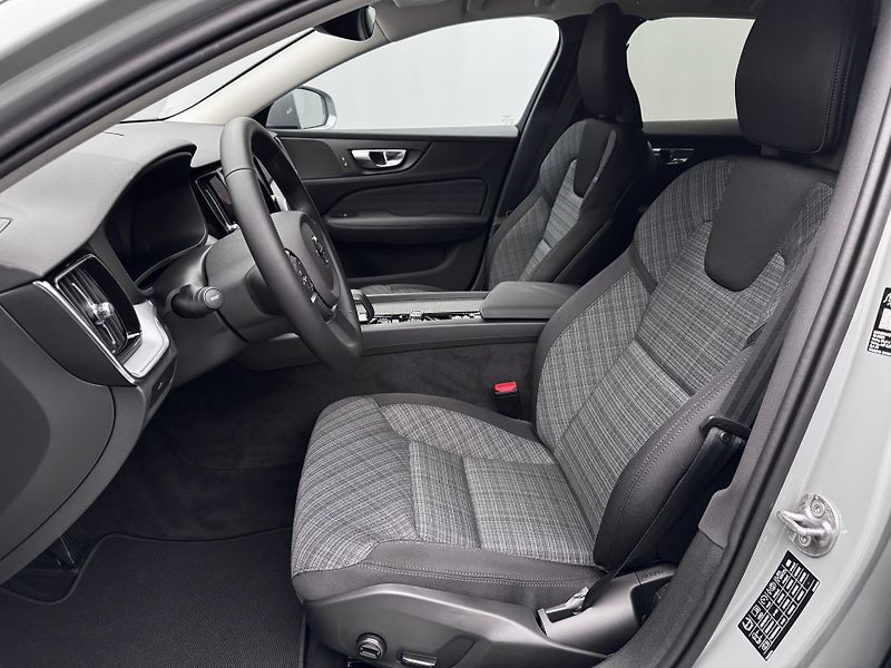 Volvo V60 (2026) B4 AUT CORE - fotka 3 z 22