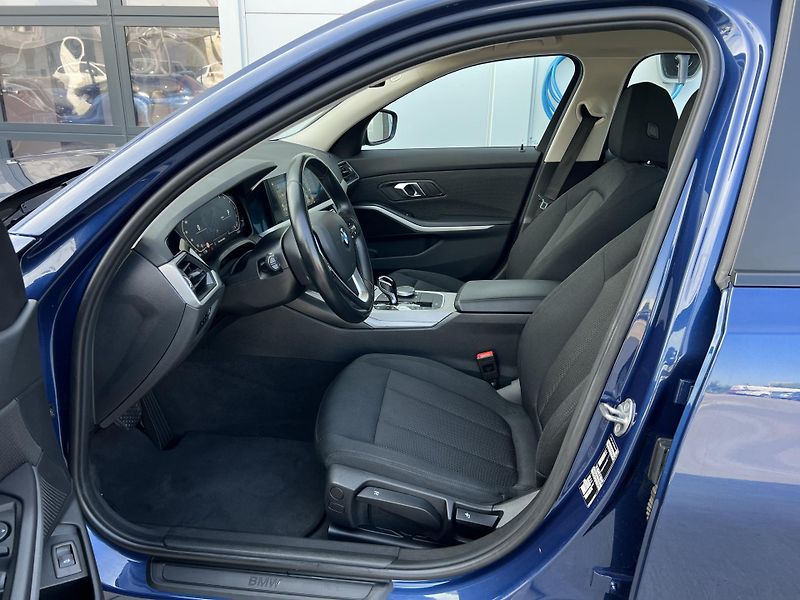 BMW Řada 3 318i A/T Model Advantage - fotka 7 z 26
