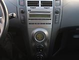Toyota Yaris (2009) 1.33 Dual VVT-i, po STK - náhled 12