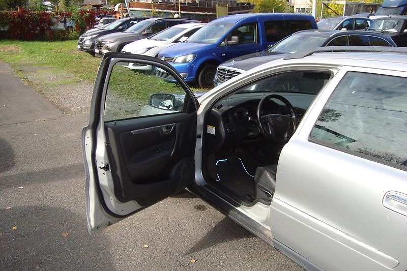 Volvo V70 (2005) 2.4 D5, AUT.,ČR - fotka 32 z 54