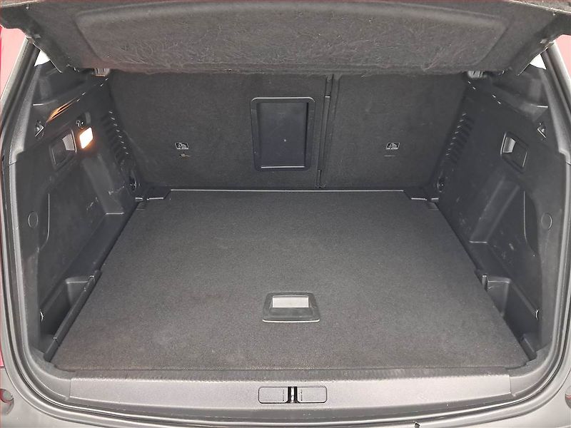 Peugeot 3008 (2019) 1.2 PureTech, ČR,1.maj - fotka 13 z 16
