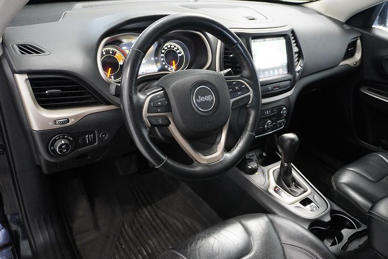 Jeep Cherokee 3,2I V6 LIMITED 4X4 AUT. - fotka 11 z 30
