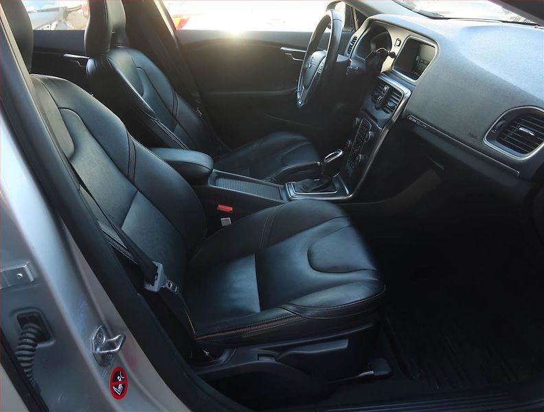 Volvo V40 (2015) 2.0 T5, 4X4, Automat - fotka 9 z 19