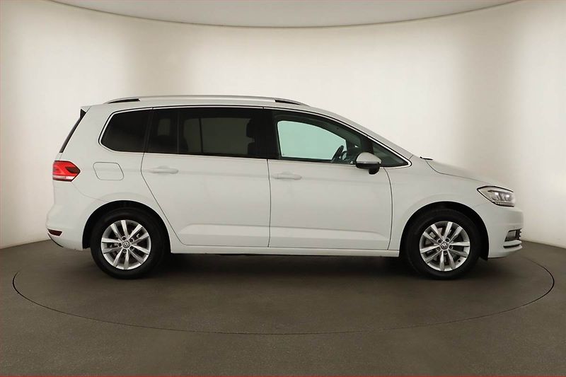 Volkswagen Touran (2016) 1.4 TSI, Automat, Serv.kniha - fotka 6 z 17