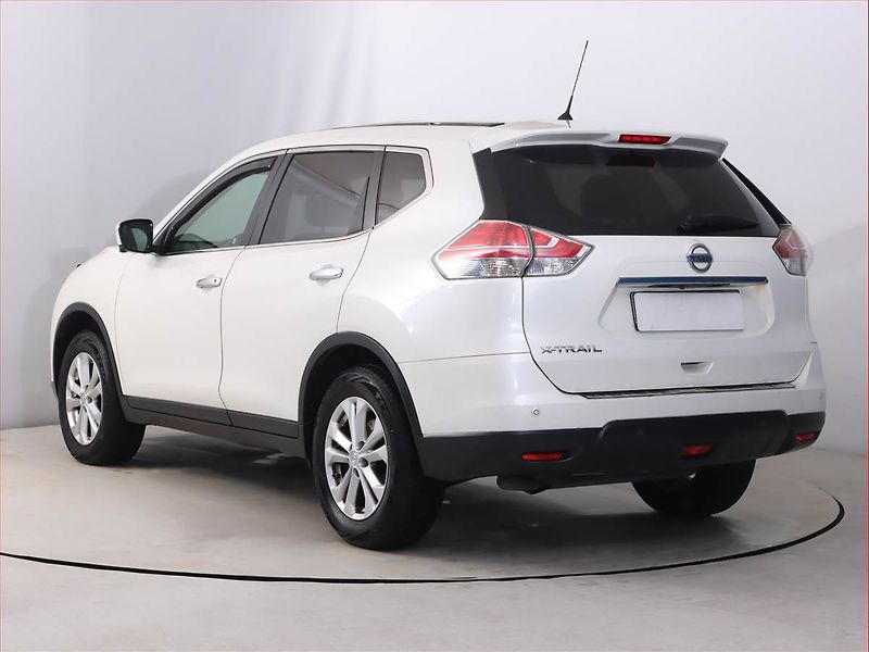 Nissan X-Trail (2015) Tekna 1.6 dCi, 4X4, 7 míst - fotka 4 z 23