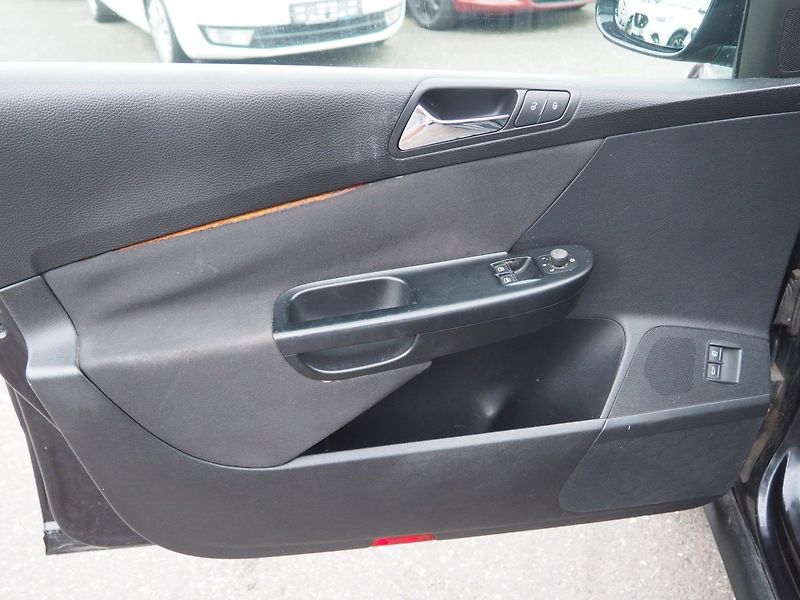 Volkswagen Passat Variant (2008) 1.9 TDI, 77 kW - fotka 9 z 30