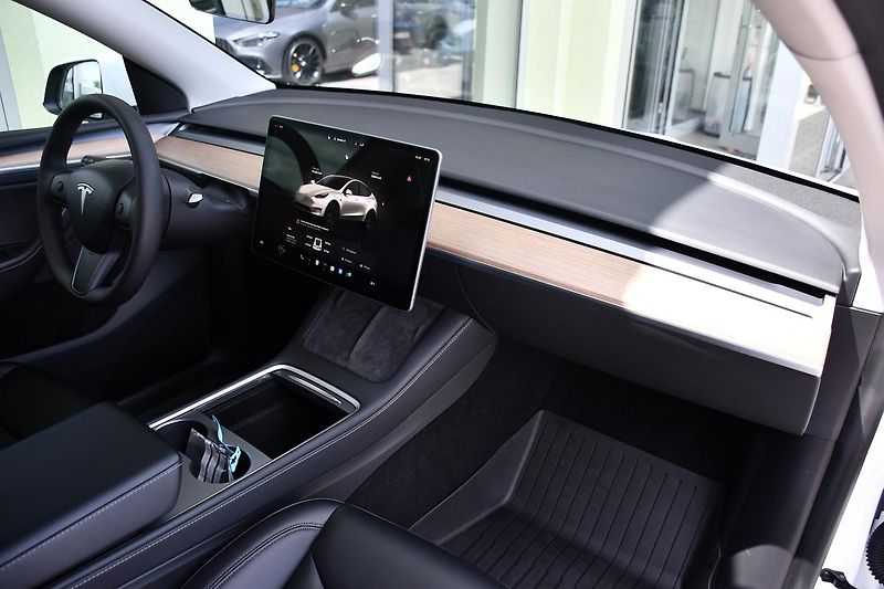 Tesla Model Y LONG RANGE DUAL REZERVACE - fotka 17 z 38