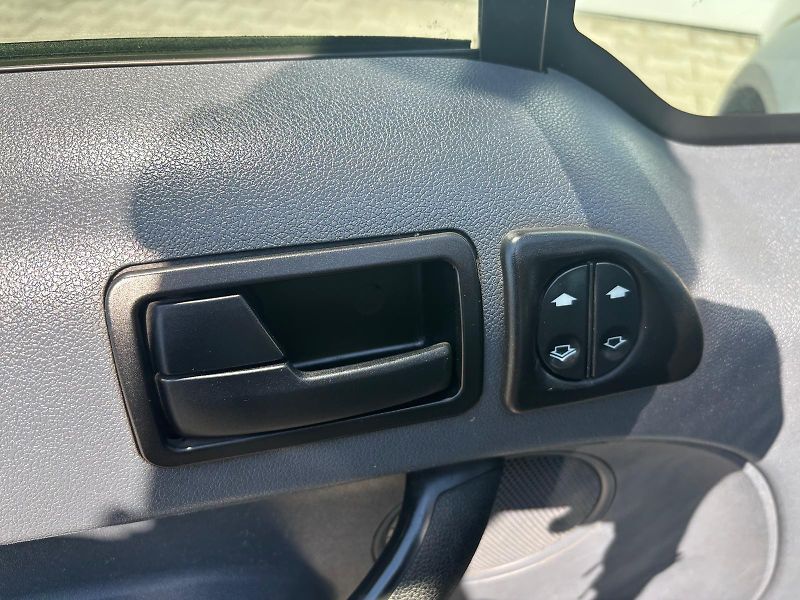 Ford Tourneo Connect 1.8 TDCi 66kW - fotka 12 z 23