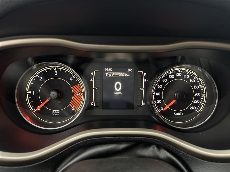Jeep Cherokee 2,0 103kW 4X4 AC NAVI SENZORY - fotka 12 z 41