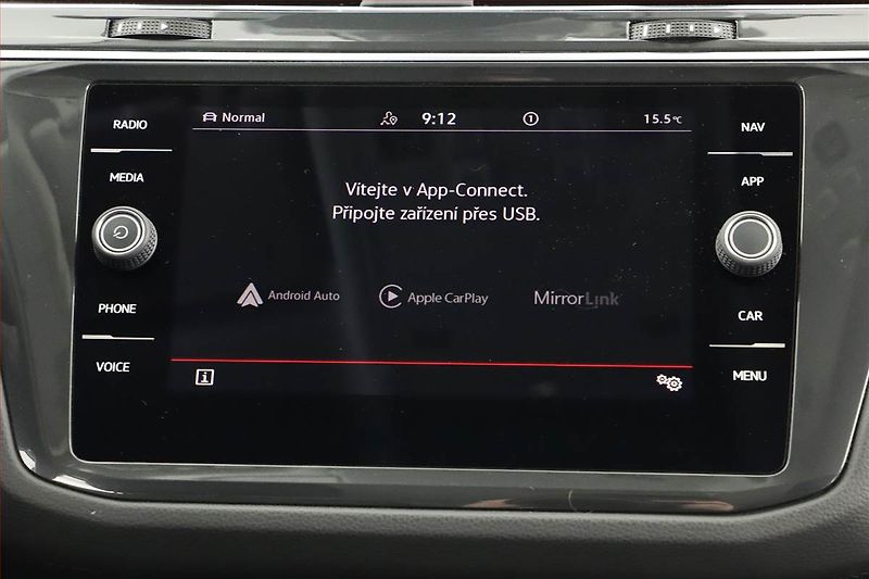 Volkswagen Tiguan (2022) 2.0 TSI - fotka 16 z 20