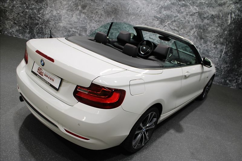 BMW Řada 2 2,0 220i 135KW cabrio - fotka 7 z 37