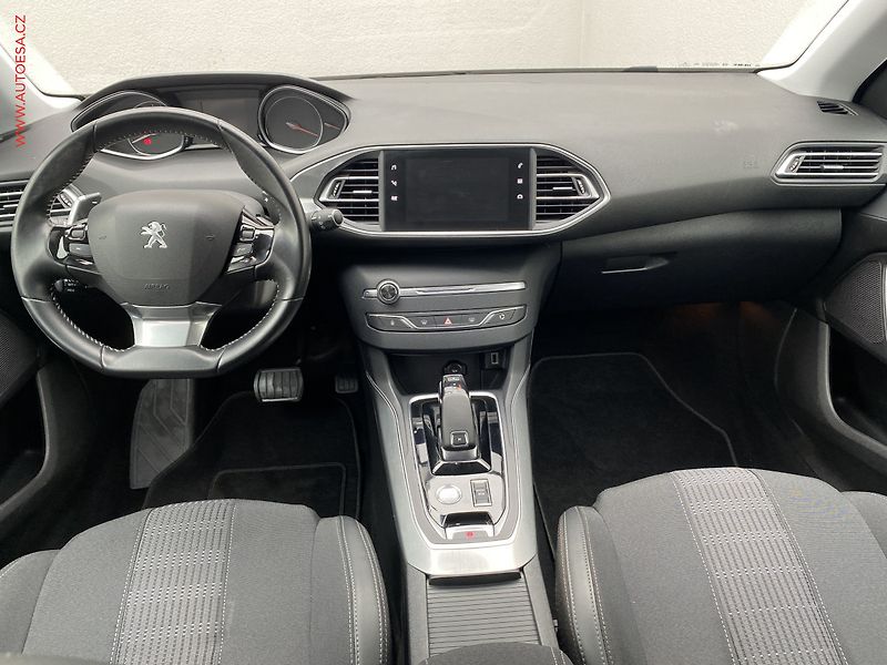 Peugeot 308 (2019) 1.2PT, Allure, AT, navi, TZ - fotka 8 z 18