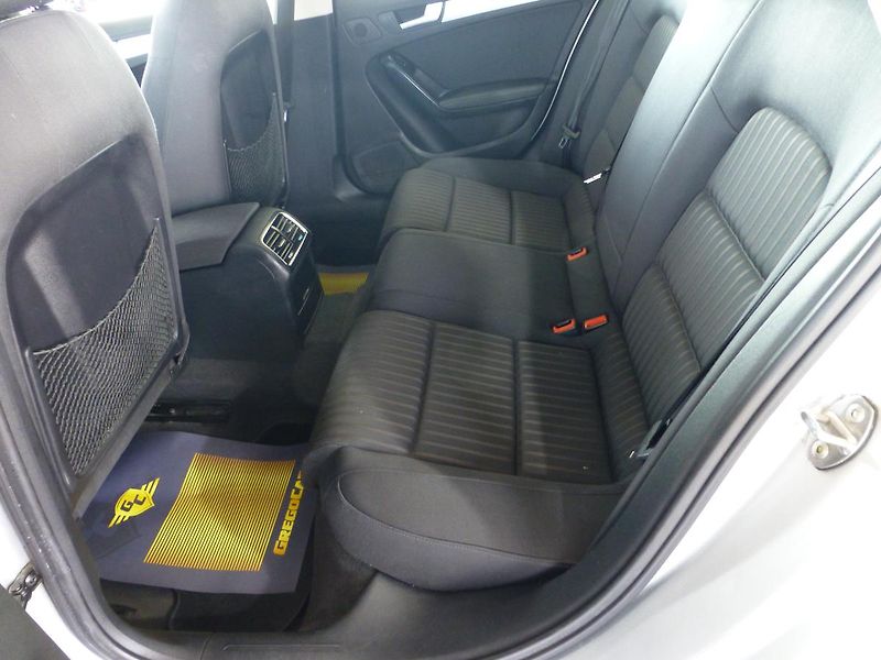 Audi A4 (2011) 2,0TDI*ALU**PARK.S***NAVIGACE - fotka 15 z 27