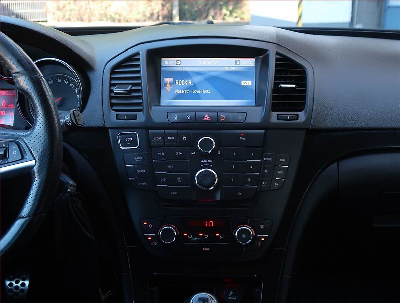 Opel Insignia (2012) 2.0 CDTI, 4X4, jezdí výborně - fotka 12 z 16