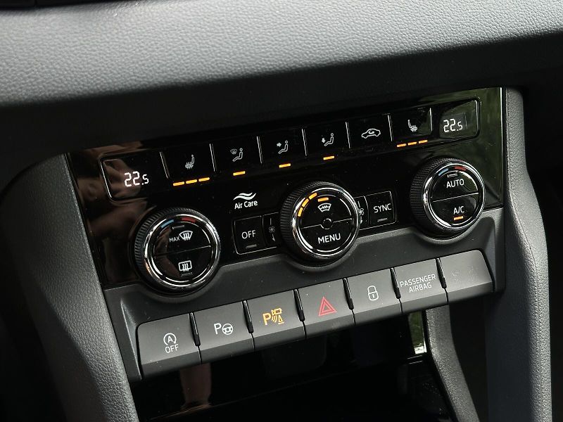 Škoda Karoq 1.5TSi DSG 150PS Sportline Mat - fotka 24 z 46