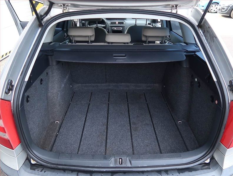 Škoda Octavia (2006) 1.9 TDI 4x4, 4X4, nová STK - fotka 13 z 15