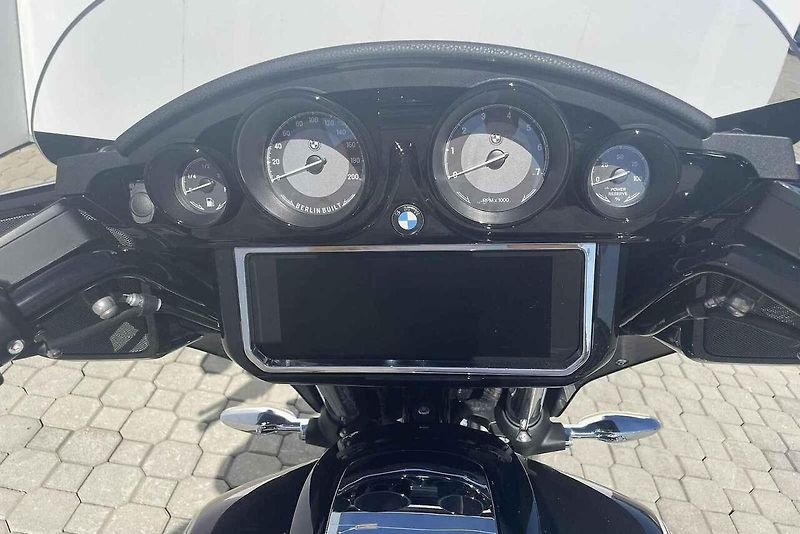 BMW R 18 B pohání mohutný dvouválcový boxer.