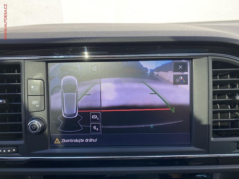 Seat Leon (2019) 2.0 TDi, FR, DSG, kůže, panor - fotka 18 z 19