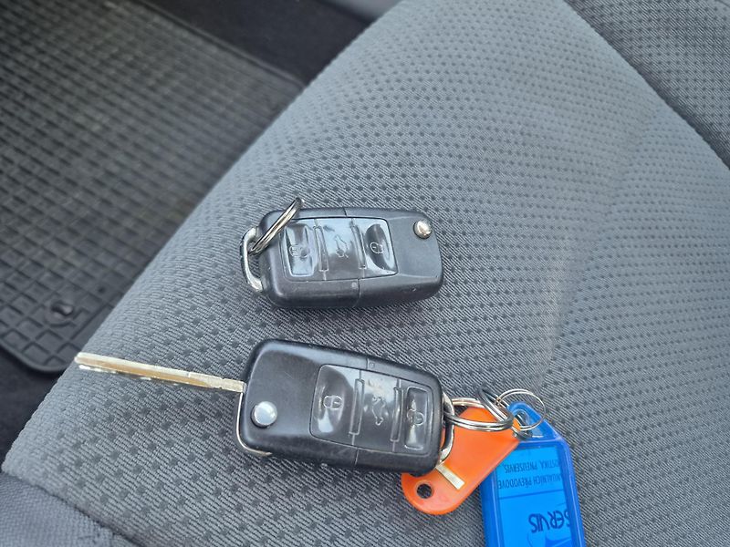 Volkswagen Golf 1,6 FSI automat - fotka 9 z 10
