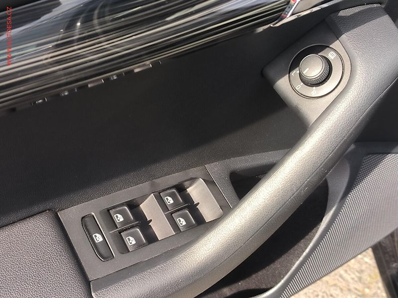 Škoda Octavia (2018) 1.6TDi, ČR, Style, DSG, LED - fotka 20 z 22