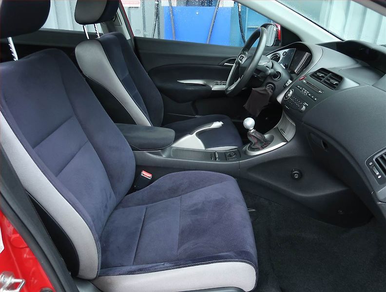 Honda Civic (2009) 1.8 i - fotka 9 z 17