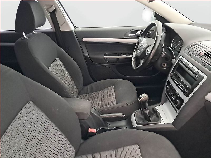 Škoda Octavia (2011) Ambition 1.6 TDI, Serv.kniha - fotka 9 z 16