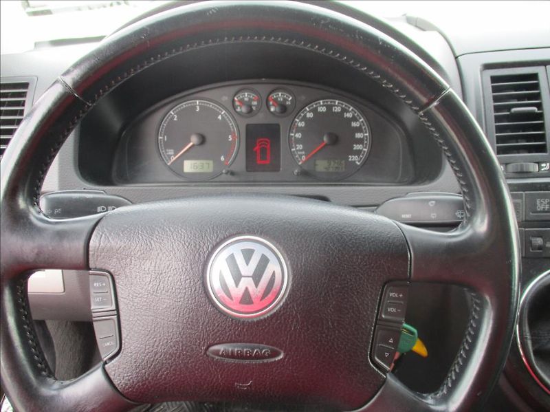 Volkswagen Multivan 2,5 TDI,4x4,aut.klima,servis, - fotka 19 z 38