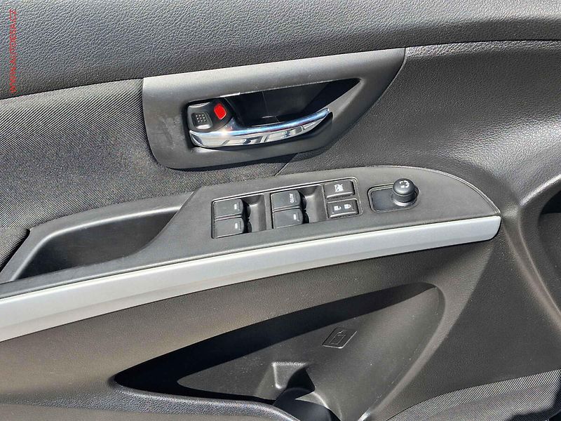 Suzuki SX4 (2014) 1.6DDiS, ČR, AC, TZ, park - fotka 11 z 17