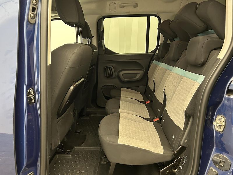 Citroën Berlingo 1.5 HDI XL SHINE EAT8 - fotka 16 z 21
