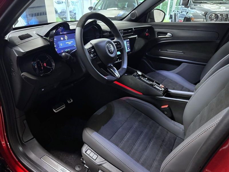 Alfa Romeo Junior (2026) Ibrida 1.2 Turbo 145k eDCT6 Q4 - fotka 6 z 17