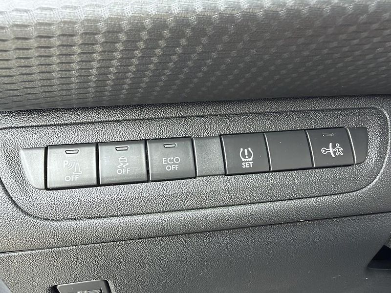 Peugeot 2008 1.2T 81 kW navigace, serviska - fotka 14 z 18