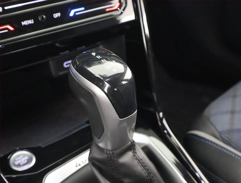 Volkswagen T-Roc (2022) R 2.0 TSI 4Motion - fotka 13 z 28