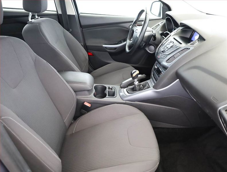 Ford Focus (2011) 1.6 TDCi, nová STK, Tažné - fotka 7 z 16