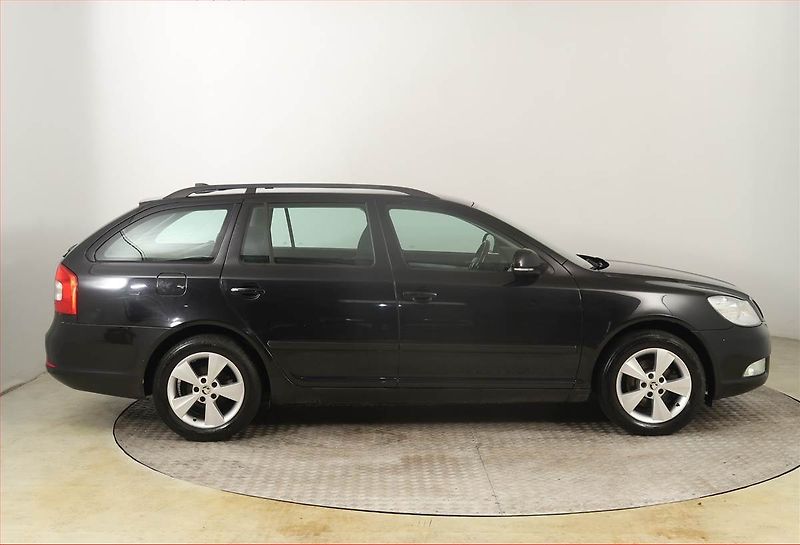 Škoda Octavia (2012) 1.6 TDI, Tempomat - fotka 6 z 17