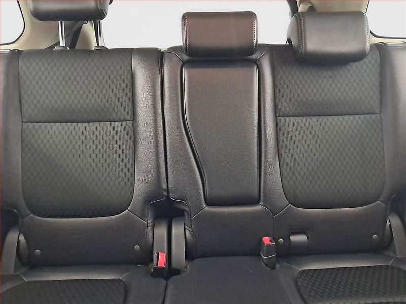 Mitsubishi Outlander (2016) 2.2 DI-D, 4X4, 7 míst, ČR - fotka 10 z 20
