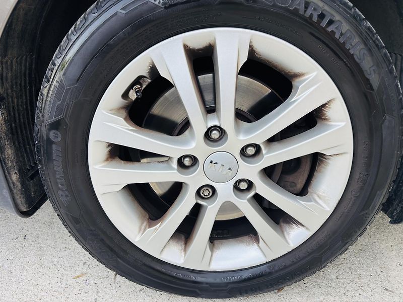 Kia Ceed (2014) 1.6 GDI, 99kW, ČR - fotka 18 z 18