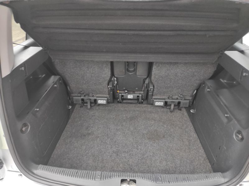 Škoda Roomster 1,2TSi 63kW, Klima, Tažné - fotka 17 z 18