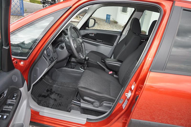 Suzuki SX4 1.6i 4WD - fotka 6 z 15