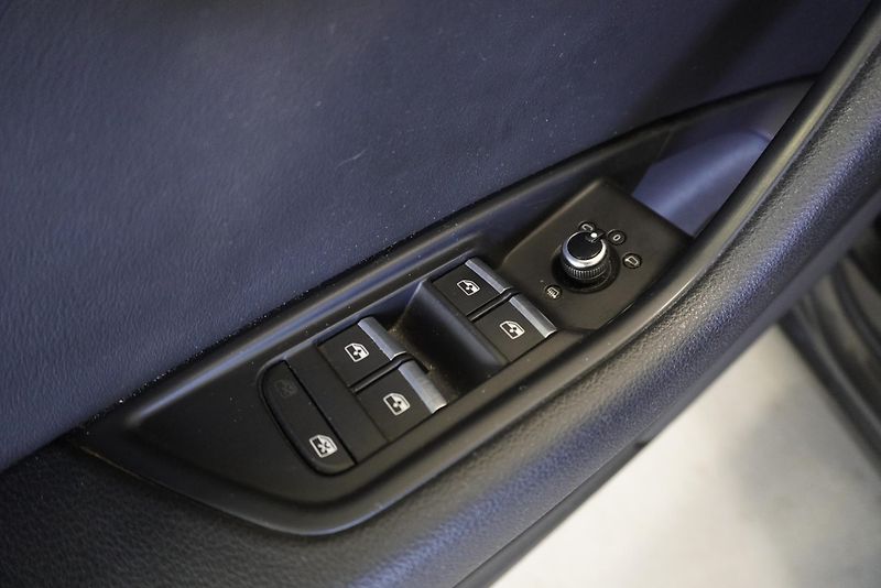 Audi A4 (2016) 2.0 TDI 140kW QUATTRO S TRONIC - fotka 13 z 37