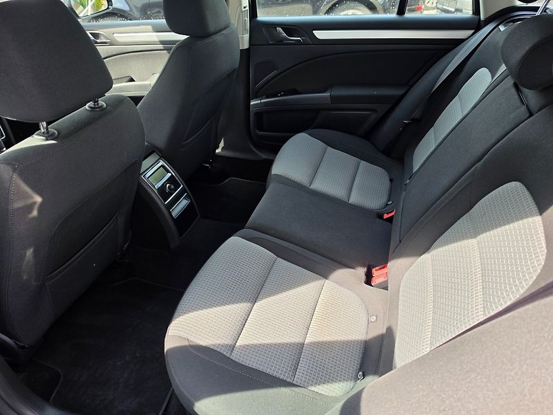 Škoda Superb (2011) 2.0 TDI Serviska Rozvody - fotka 11 z 27