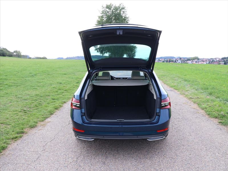 Škoda Superb 2.0 TDI 147kW DSG L&K DPH CZ - fotka 9 z 34