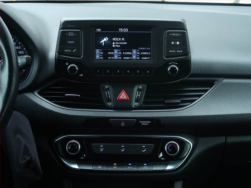 Hyundai i30 (2018) 1.0 T-GDI, Serv.kniha - fotka 12 z 17
