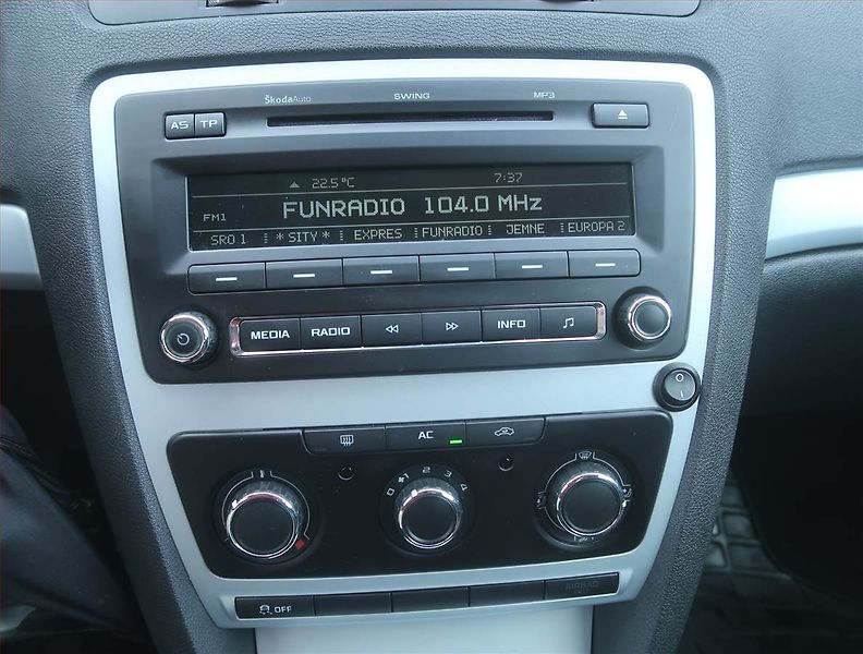 Škoda Octavia (2011) 1.4 TSI, Serv.kniha - fotka 12 z 14